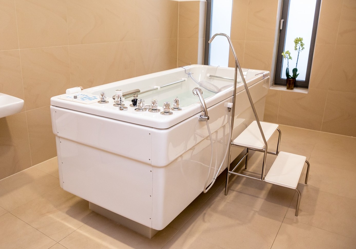 Tangentorkád, orvosi kád, hitdroterápiás berendezés